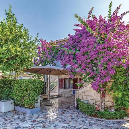 2 Bedroom Beautiful In *