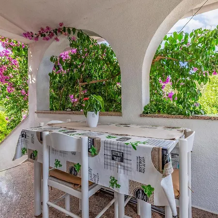2 Bedroom Beautiful In Apartamento