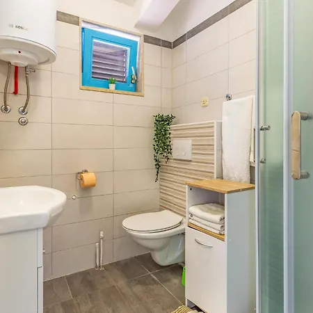 Apartament 2 Bedroom Beautiful In Premantura
