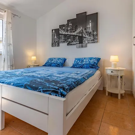 2 Bedroom Beautiful In *