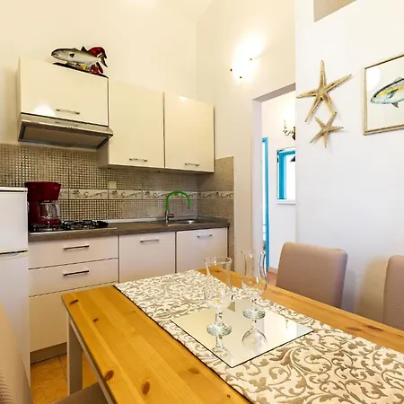 Apartament 2 Bedroom Beautiful In Premantura